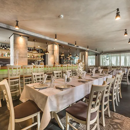 Seasons Design - Free Parking Hotel Sofia